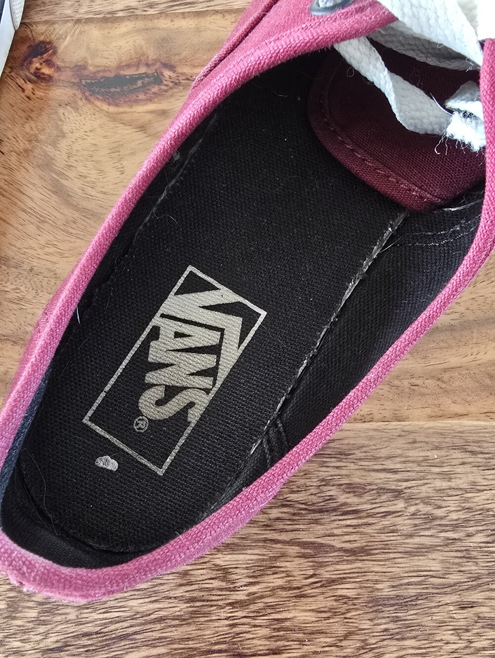 Van Size 8 Woman Or Size 6.5 Men - Picture 3 of 4